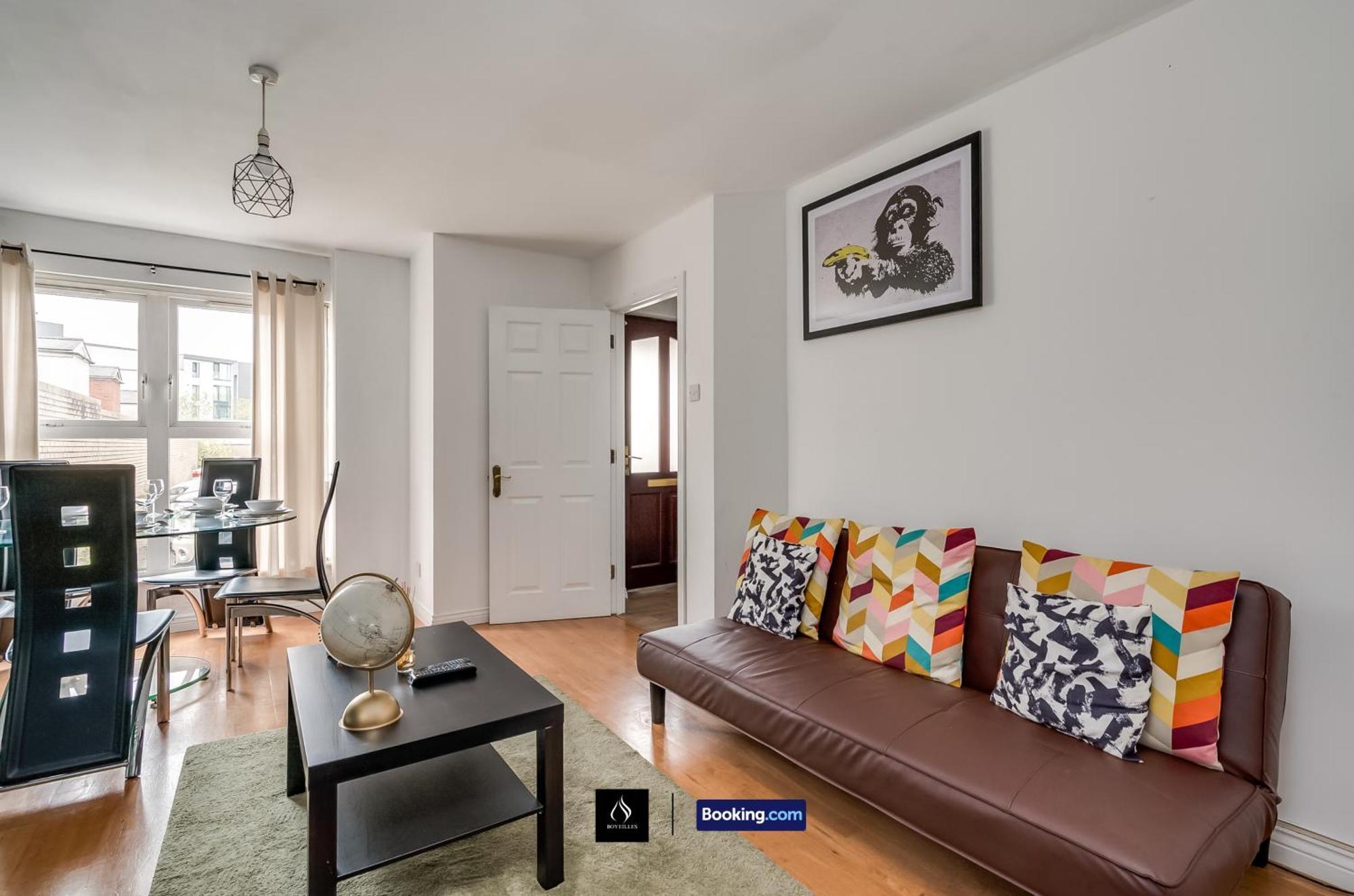 2 Bed House By Boyeilles Apartments Short Lets & Serviced Accommodation Belfast With Balcony & Free Parking Esterno foto