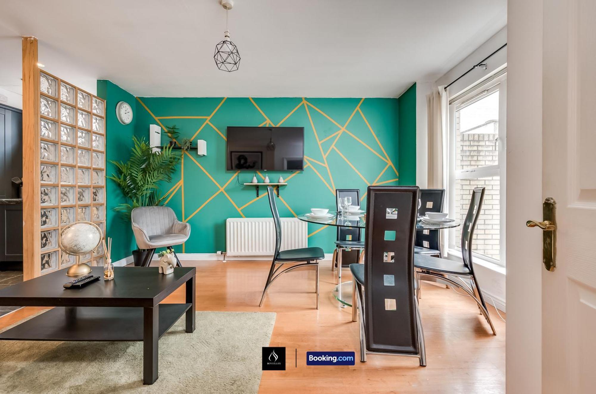 2 Bed House By Boyeilles Apartments Short Lets & Serviced Accommodation Belfast With Balcony & Free Parking Esterno foto
