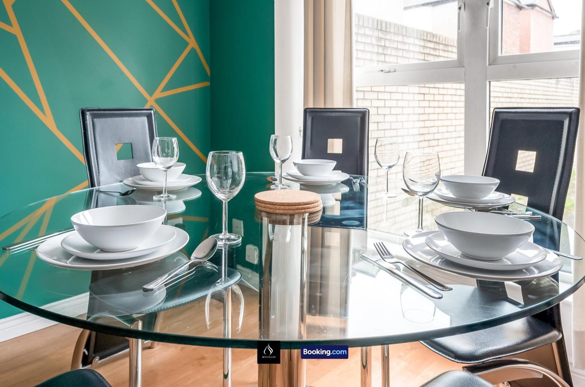 2 Bed House By Boyeilles Apartments Short Lets & Serviced Accommodation Belfast With Balcony & Free Parking Esterno foto
