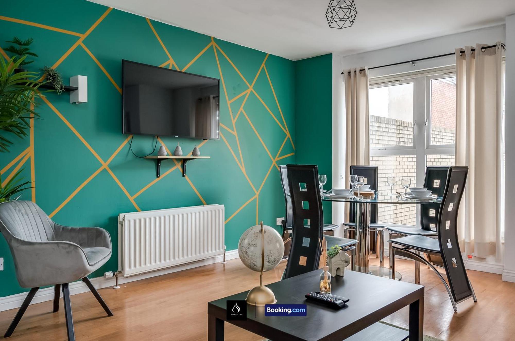 2 Bed House By Boyeilles Apartments Short Lets & Serviced Accommodation Belfast With Balcony & Free Parking Esterno foto
