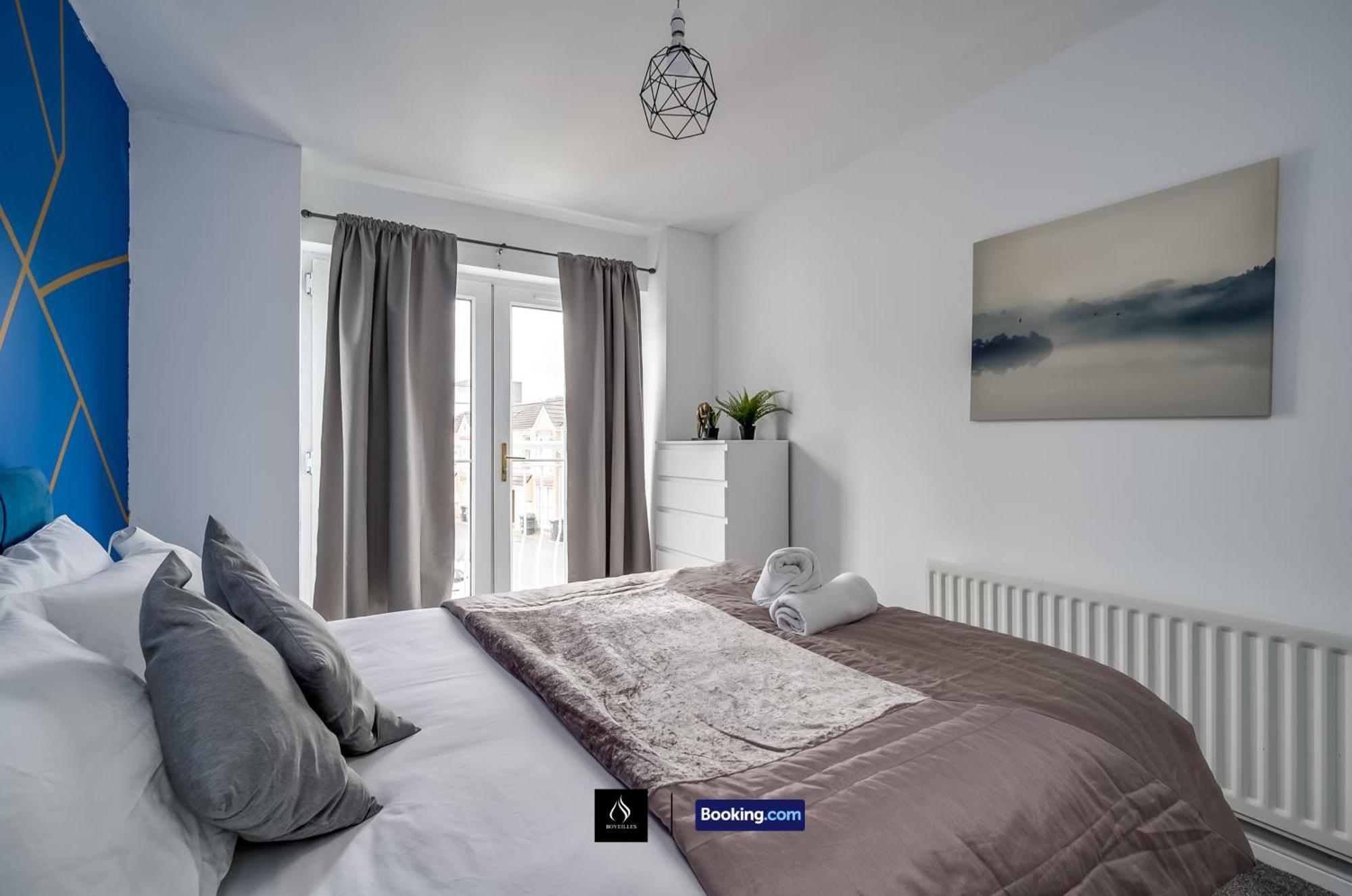 2 Bed House By Boyeilles Apartments Short Lets & Serviced Accommodation Belfast With Balcony & Free Parking Esterno foto