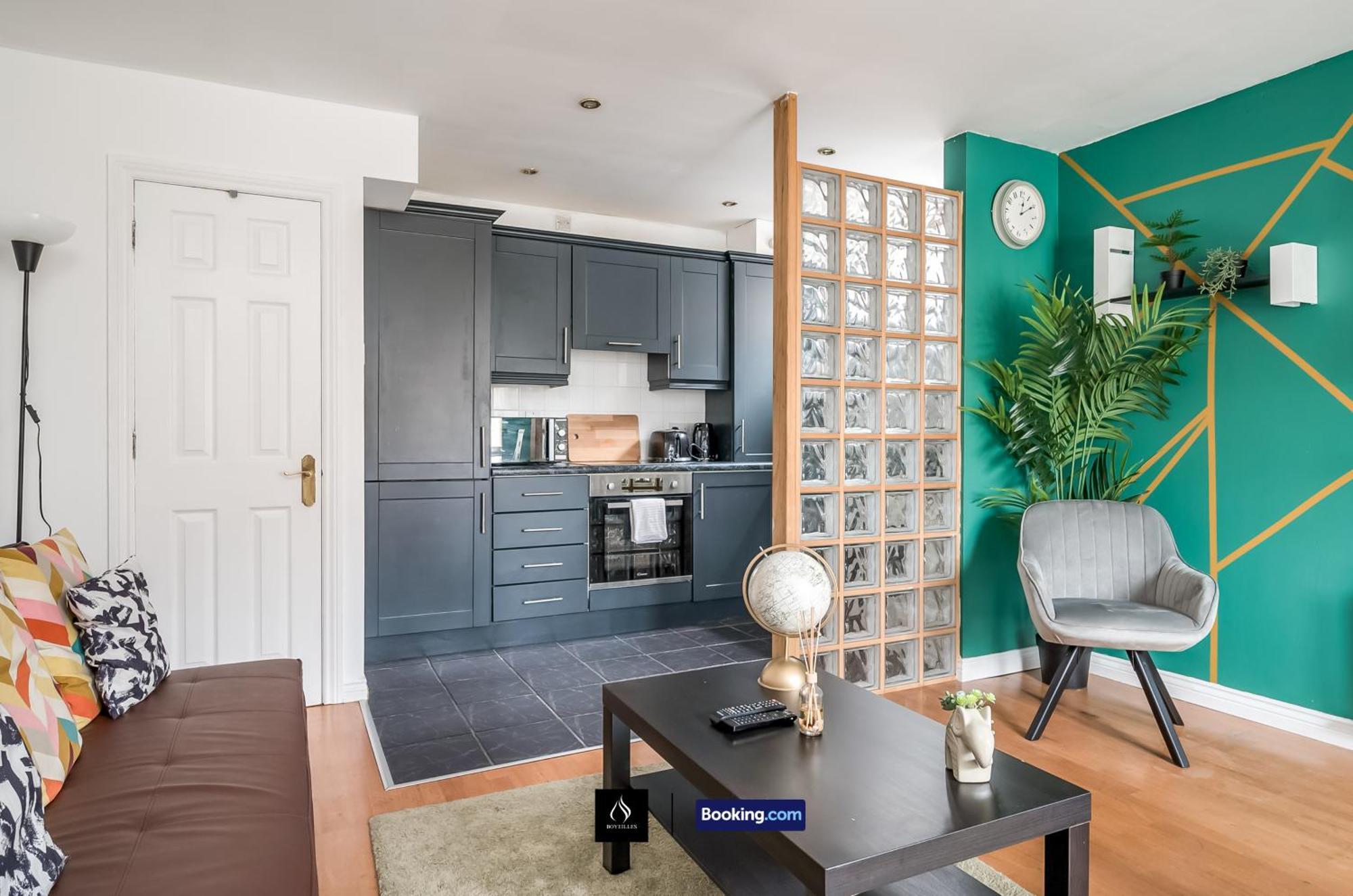 2 Bed House By Boyeilles Apartments Short Lets & Serviced Accommodation Belfast With Balcony & Free Parking Esterno foto