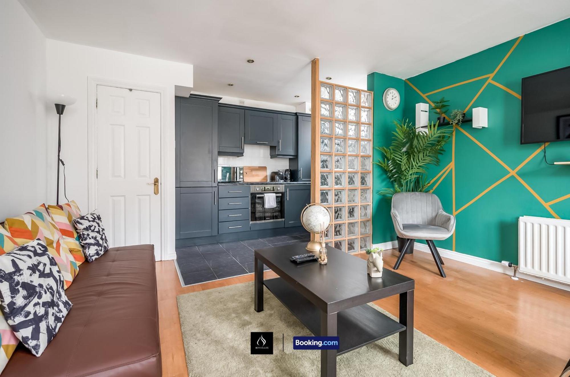 2 Bed House By Boyeilles Apartments Short Lets & Serviced Accommodation Belfast With Balcony & Free Parking Esterno foto