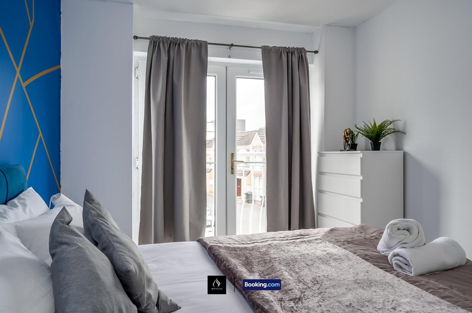 2 Bed House By Boyeilles Apartments Short Lets & Serviced Accommodation Belfast With Balcony & Free Parking Esterno foto
