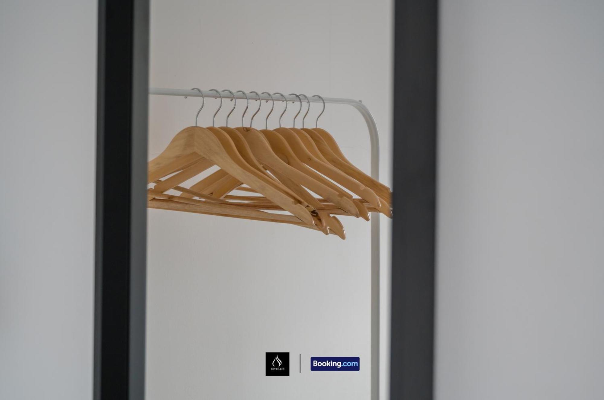 2 Bed House By Boyeilles Apartments Short Lets & Serviced Accommodation Belfast With Balcony & Free Parking Esterno foto