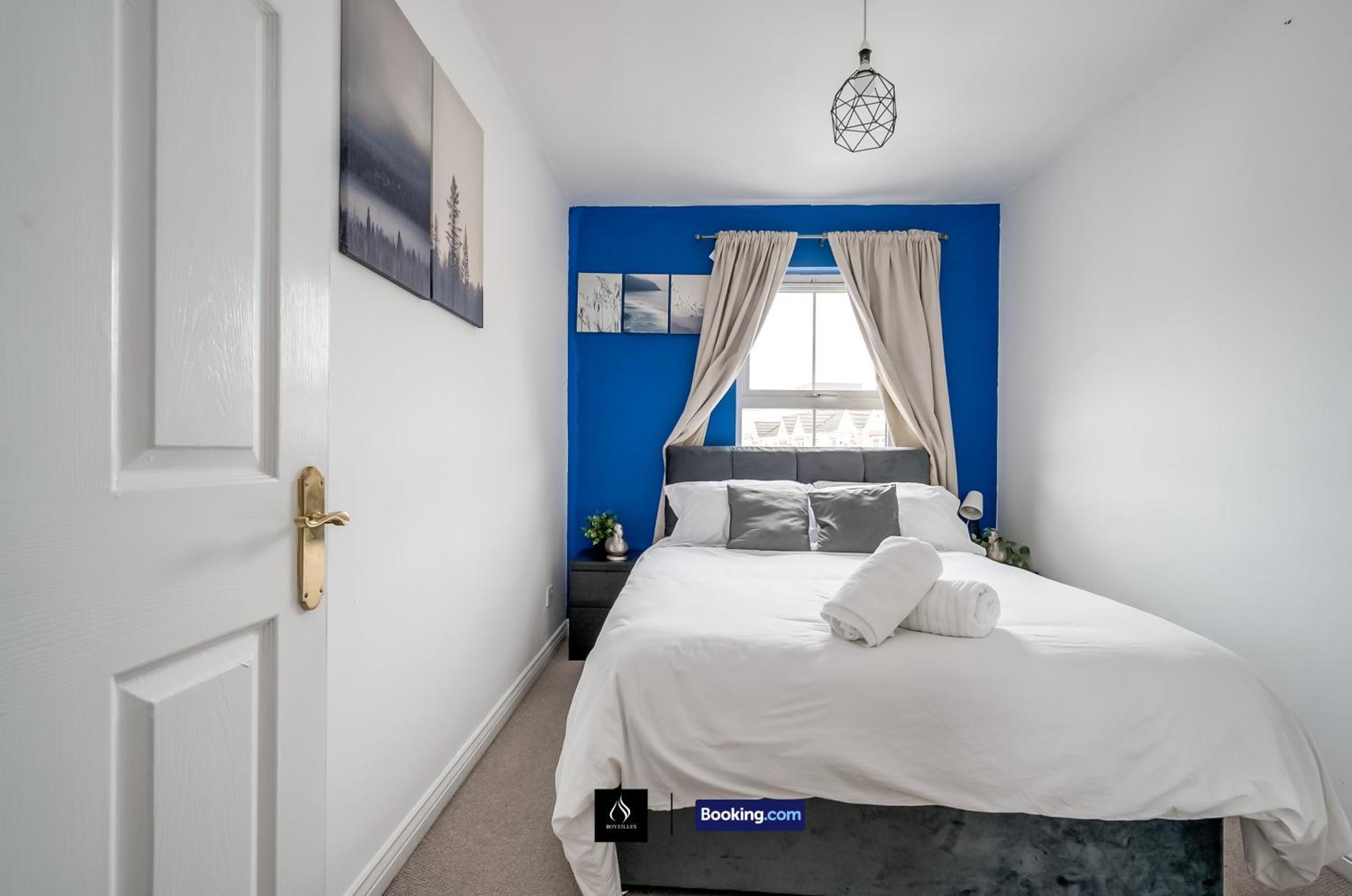 2 Bed House By Boyeilles Apartments Short Lets & Serviced Accommodation Belfast With Balcony & Free Parking Esterno foto