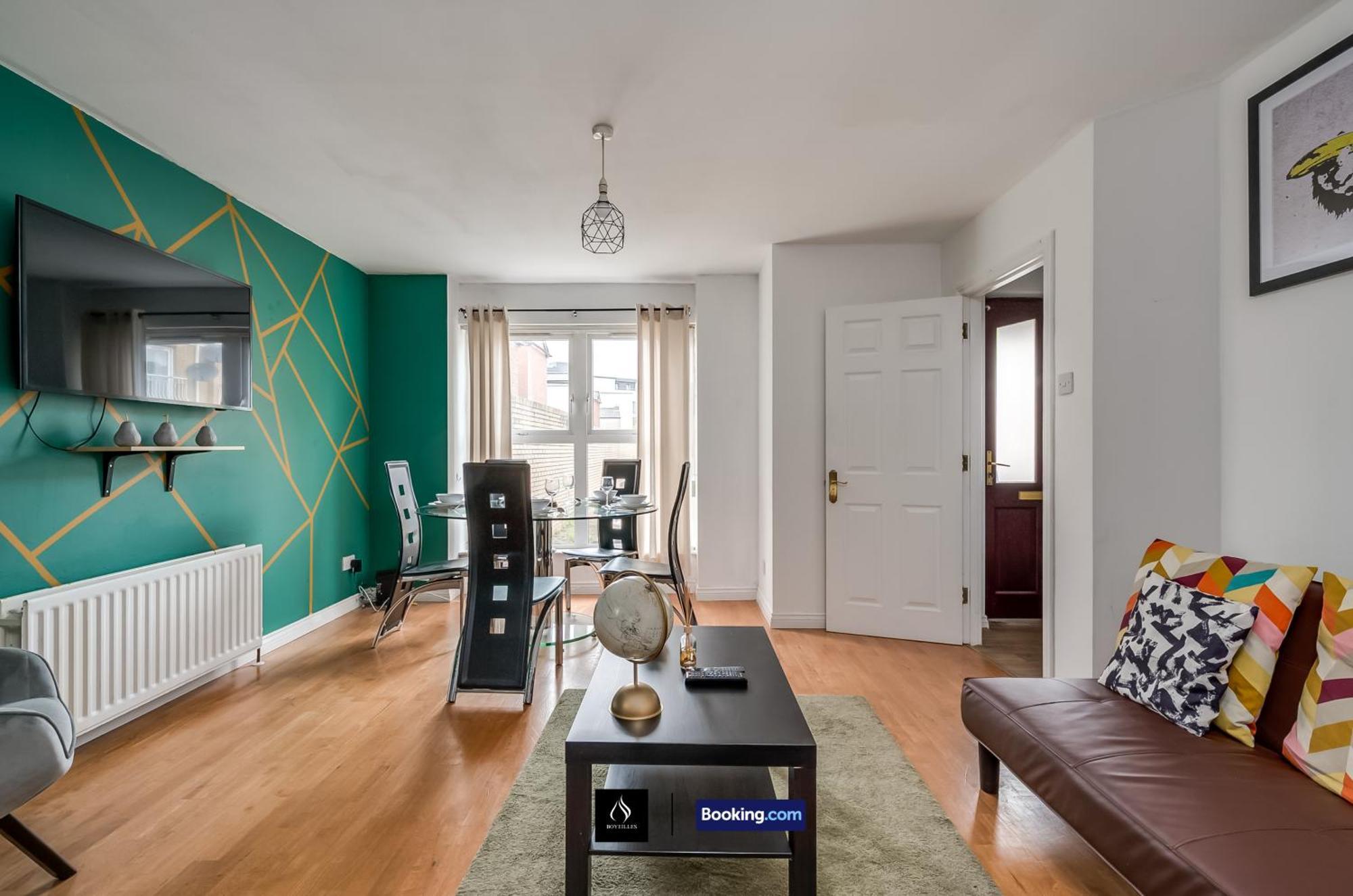 2 Bed House By Boyeilles Apartments Short Lets & Serviced Accommodation Belfast With Balcony & Free Parking Esterno foto