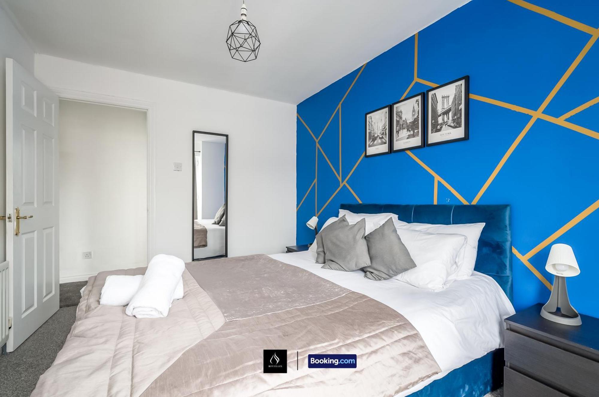 2 Bed House By Boyeilles Apartments Short Lets & Serviced Accommodation Belfast With Balcony & Free Parking Esterno foto