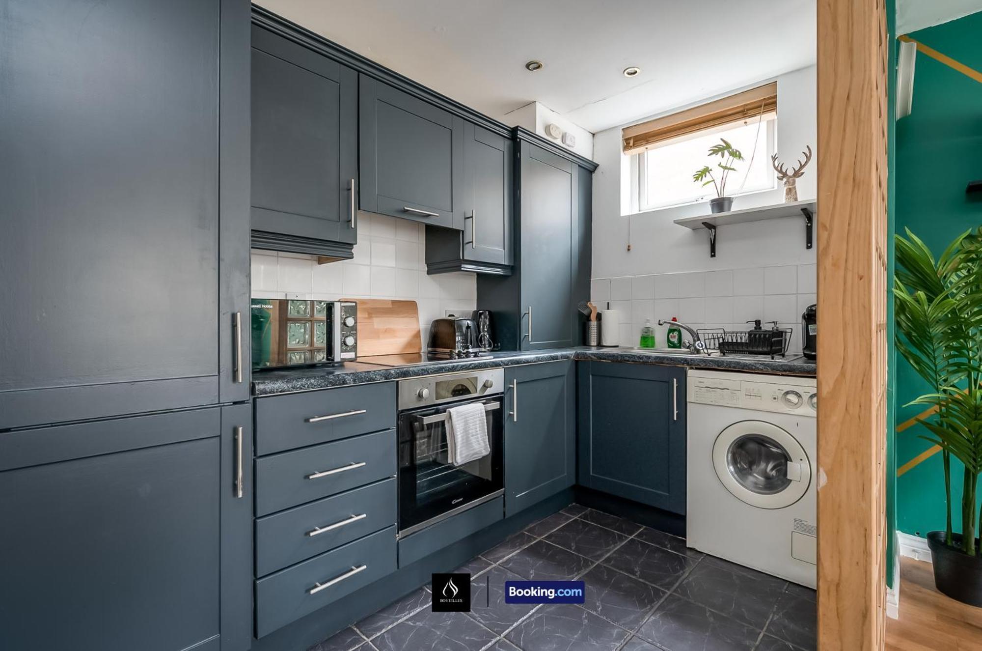 2 Bed House By Boyeilles Apartments Short Lets & Serviced Accommodation Belfast With Balcony & Free Parking Esterno foto