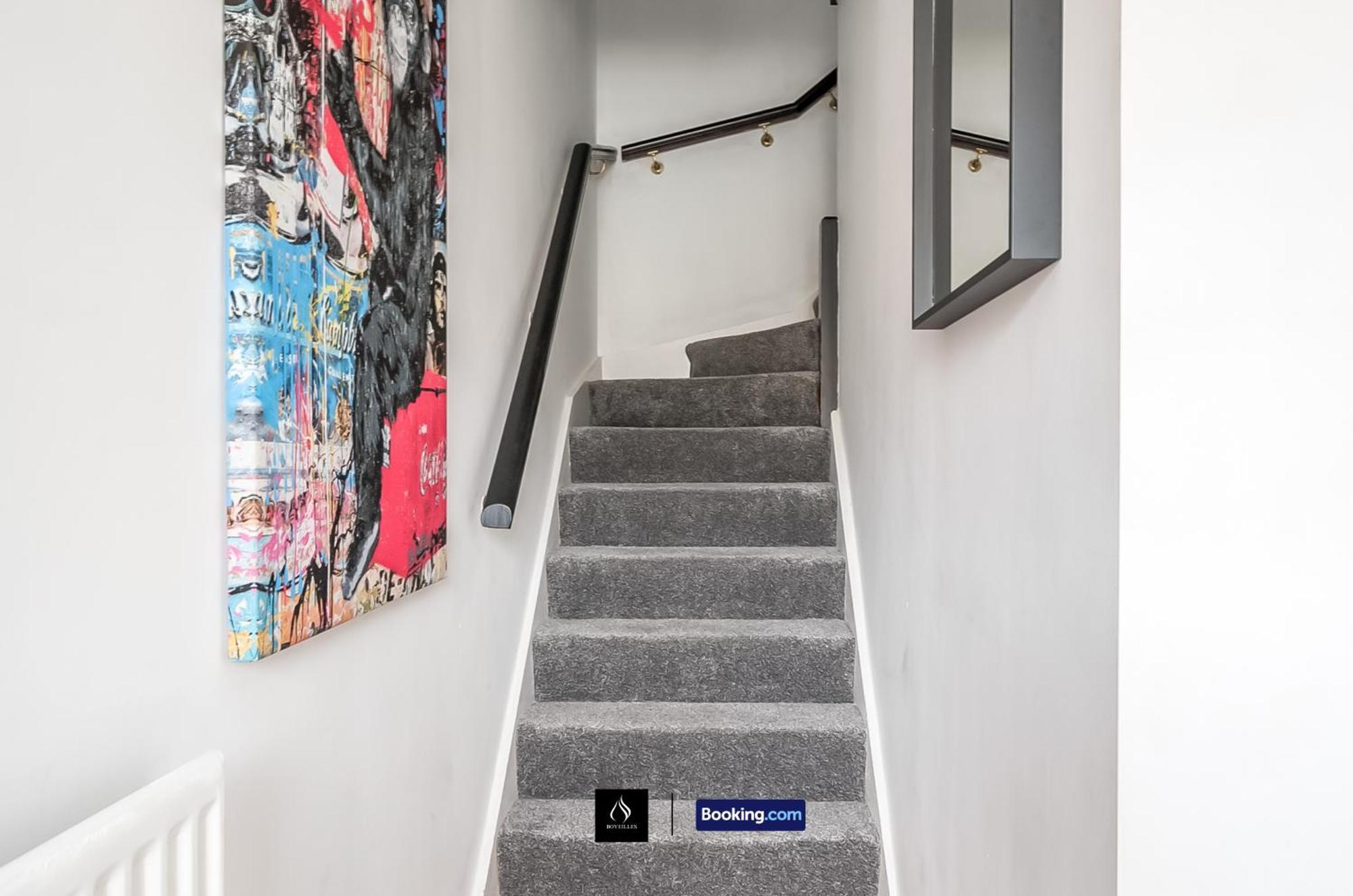 2 Bed House By Boyeilles Apartments Short Lets & Serviced Accommodation Belfast With Balcony & Free Parking Esterno foto