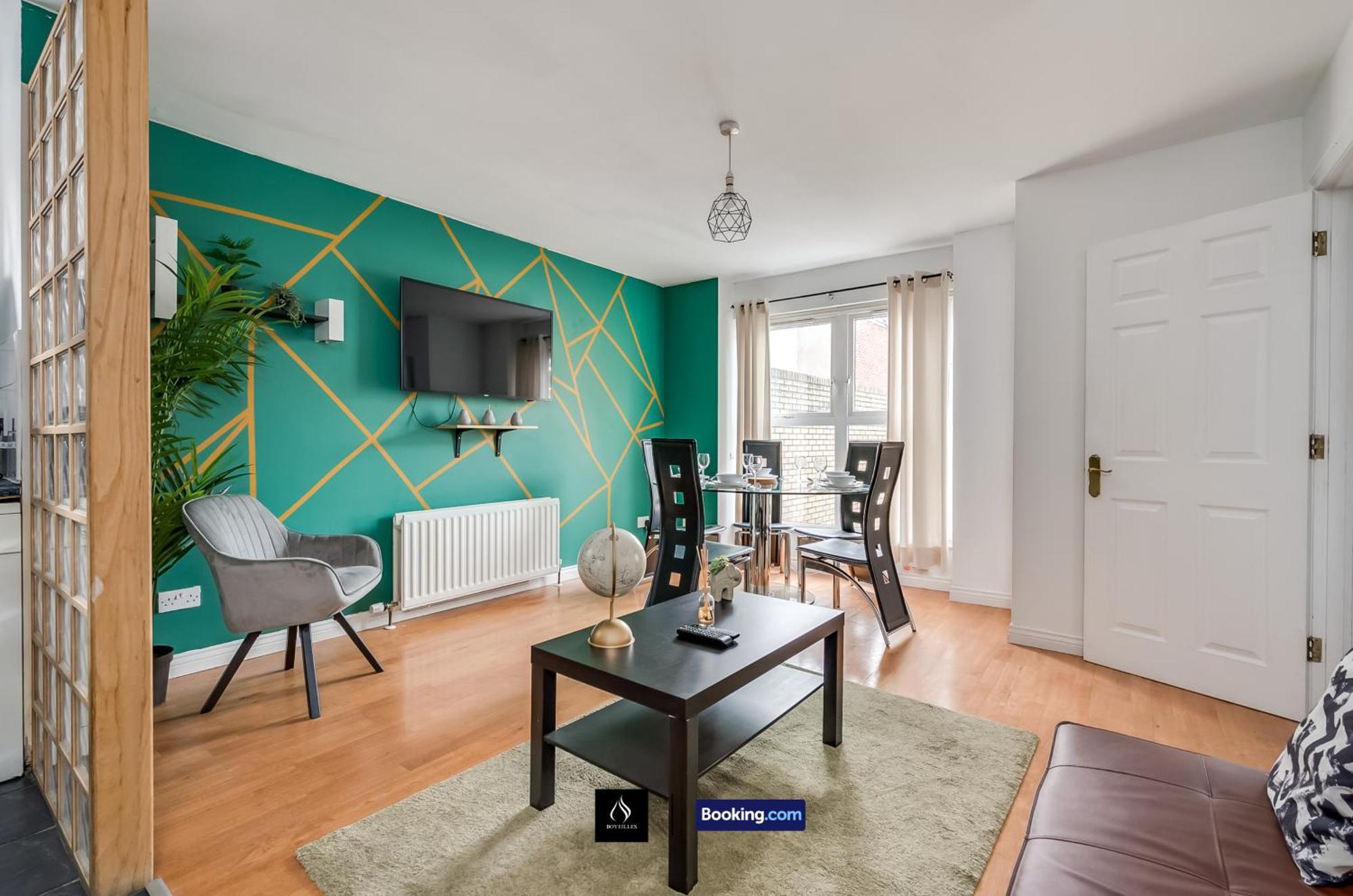 2 Bed House By Boyeilles Apartments Short Lets & Serviced Accommodation Belfast With Balcony & Free Parking Esterno foto