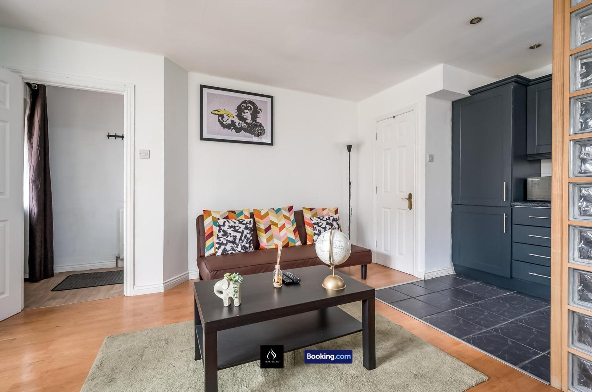2 Bed House By Boyeilles Apartments Short Lets & Serviced Accommodation Belfast With Balcony & Free Parking Esterno foto